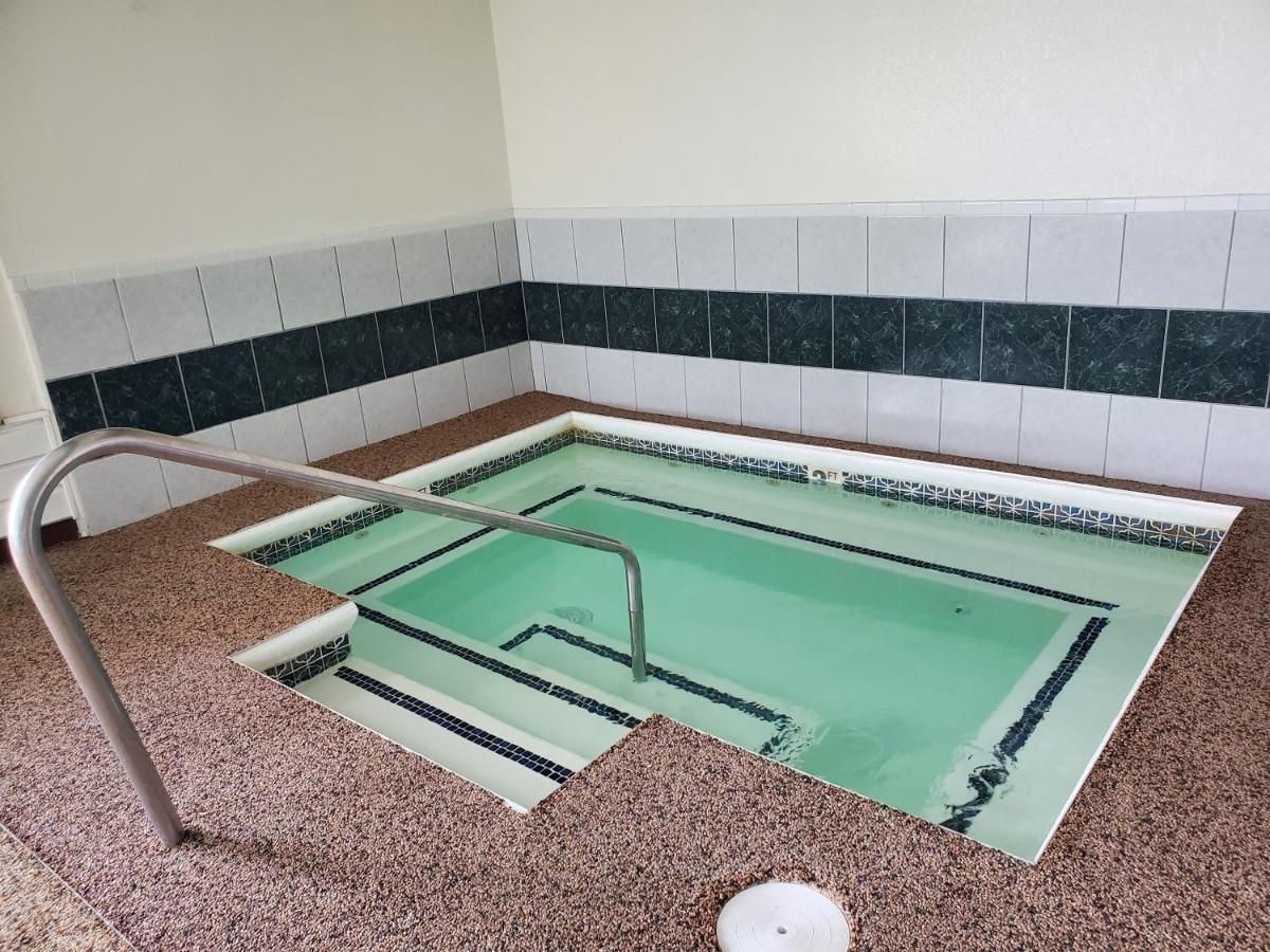 Voyager Inn Saint Ignace Kültér fotó