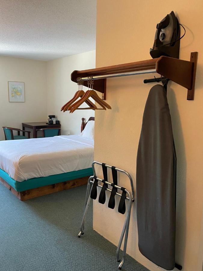 Voyager Inn Saint Ignace Kültér fotó