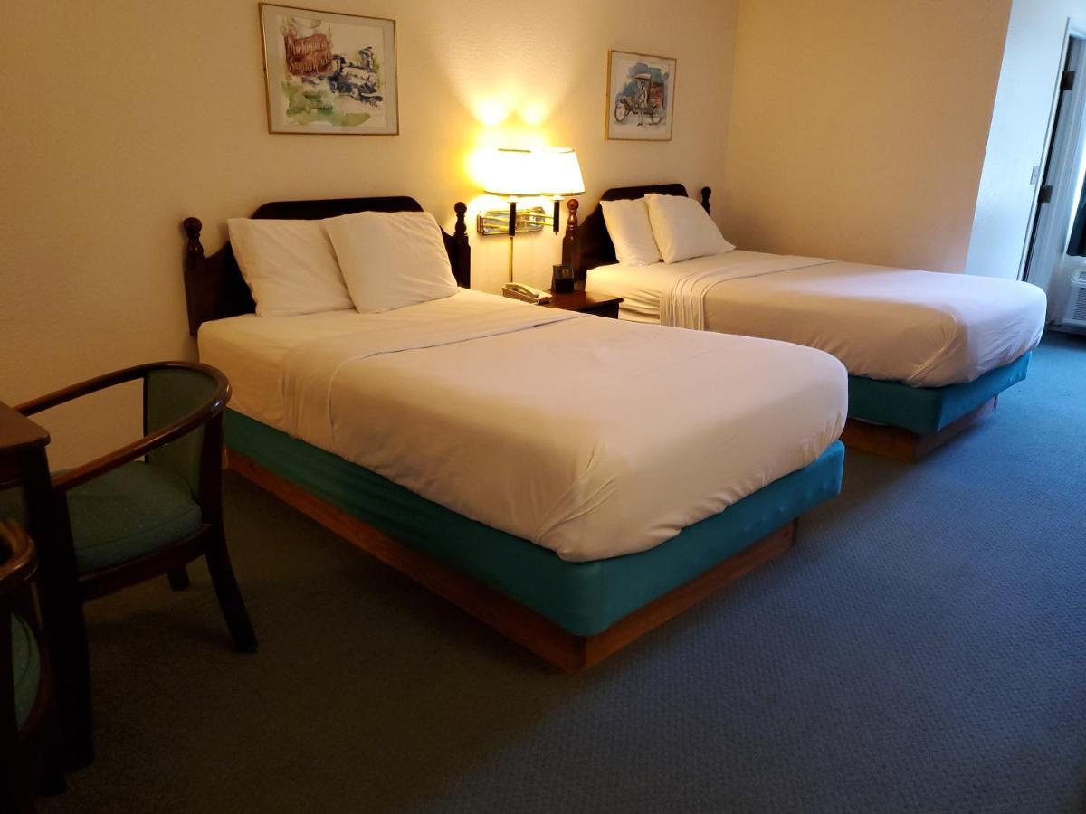 Voyager Inn Saint Ignace Kültér fotó