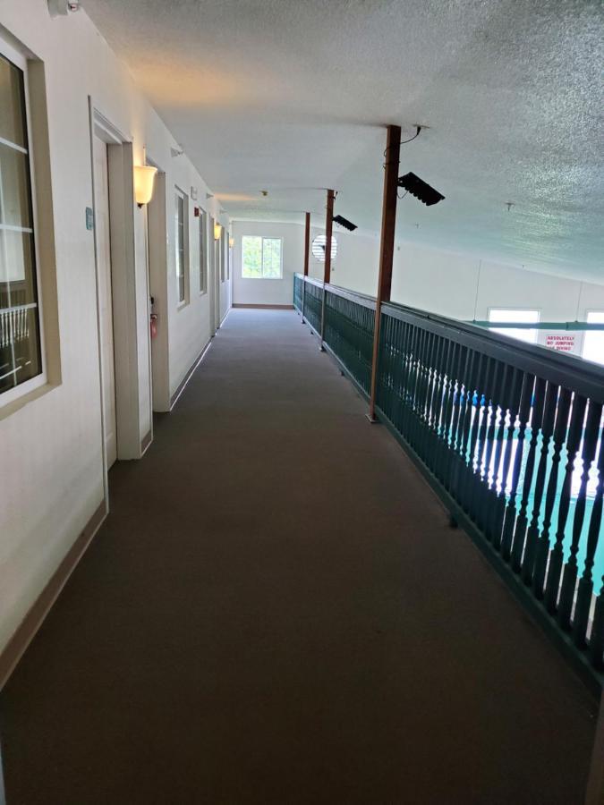 Voyager Inn Saint Ignace Kültér fotó