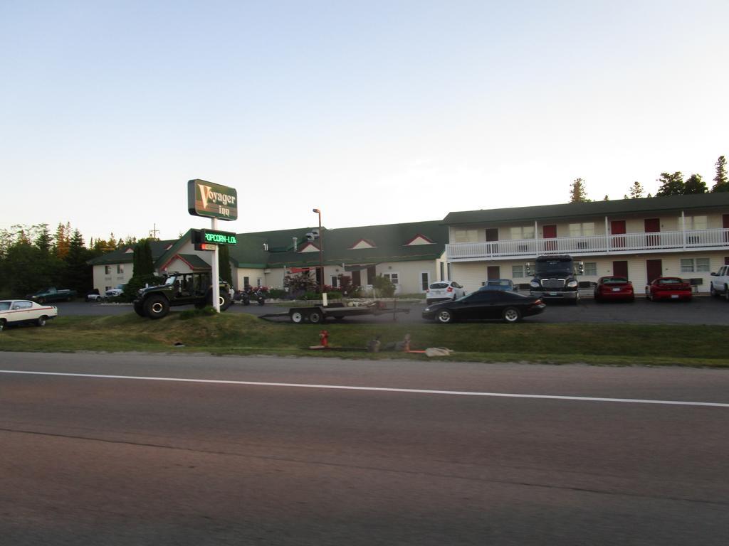 Voyager Inn Saint Ignace Kültér fotó