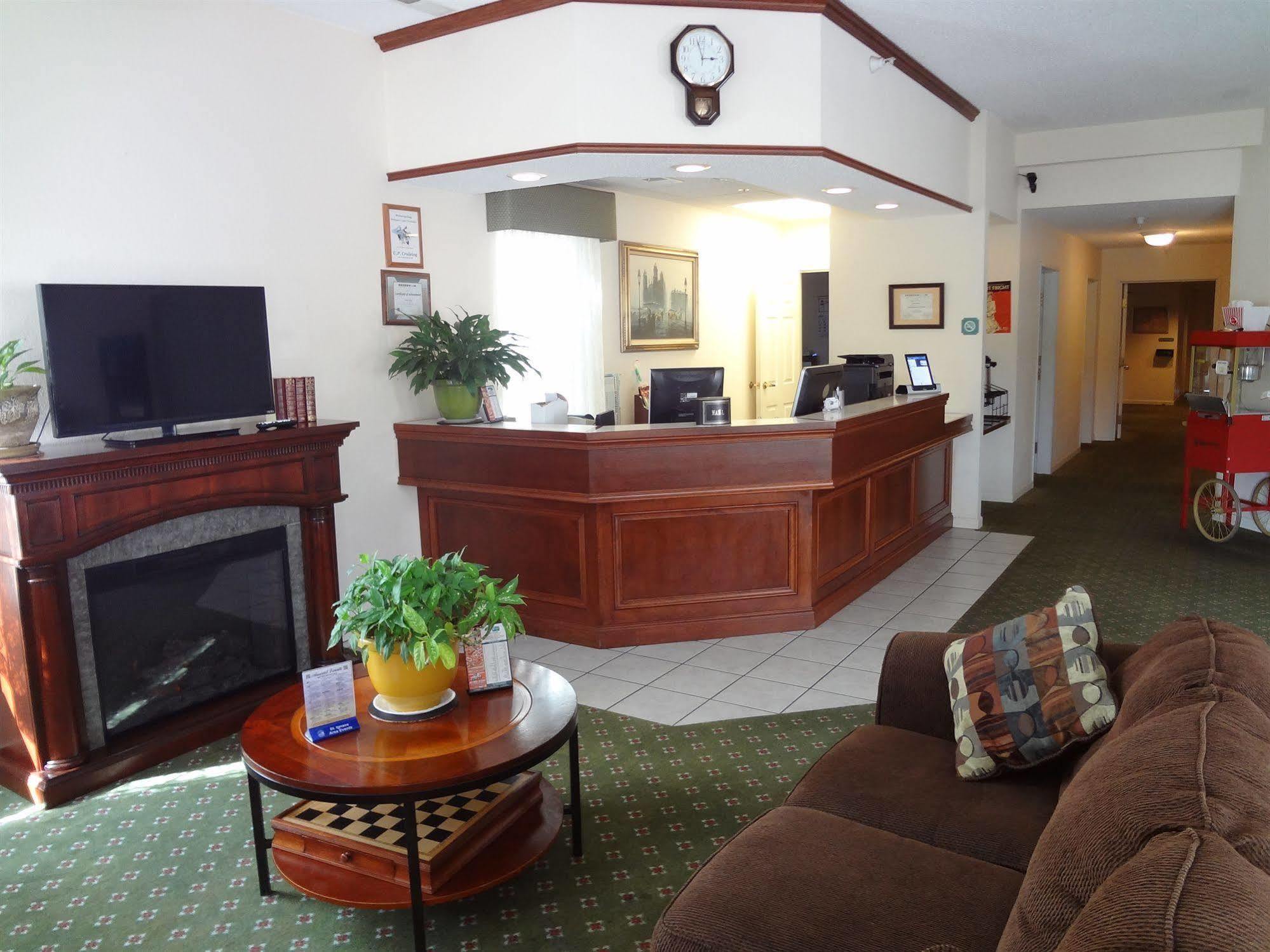 Voyager Inn Saint Ignace Kültér fotó