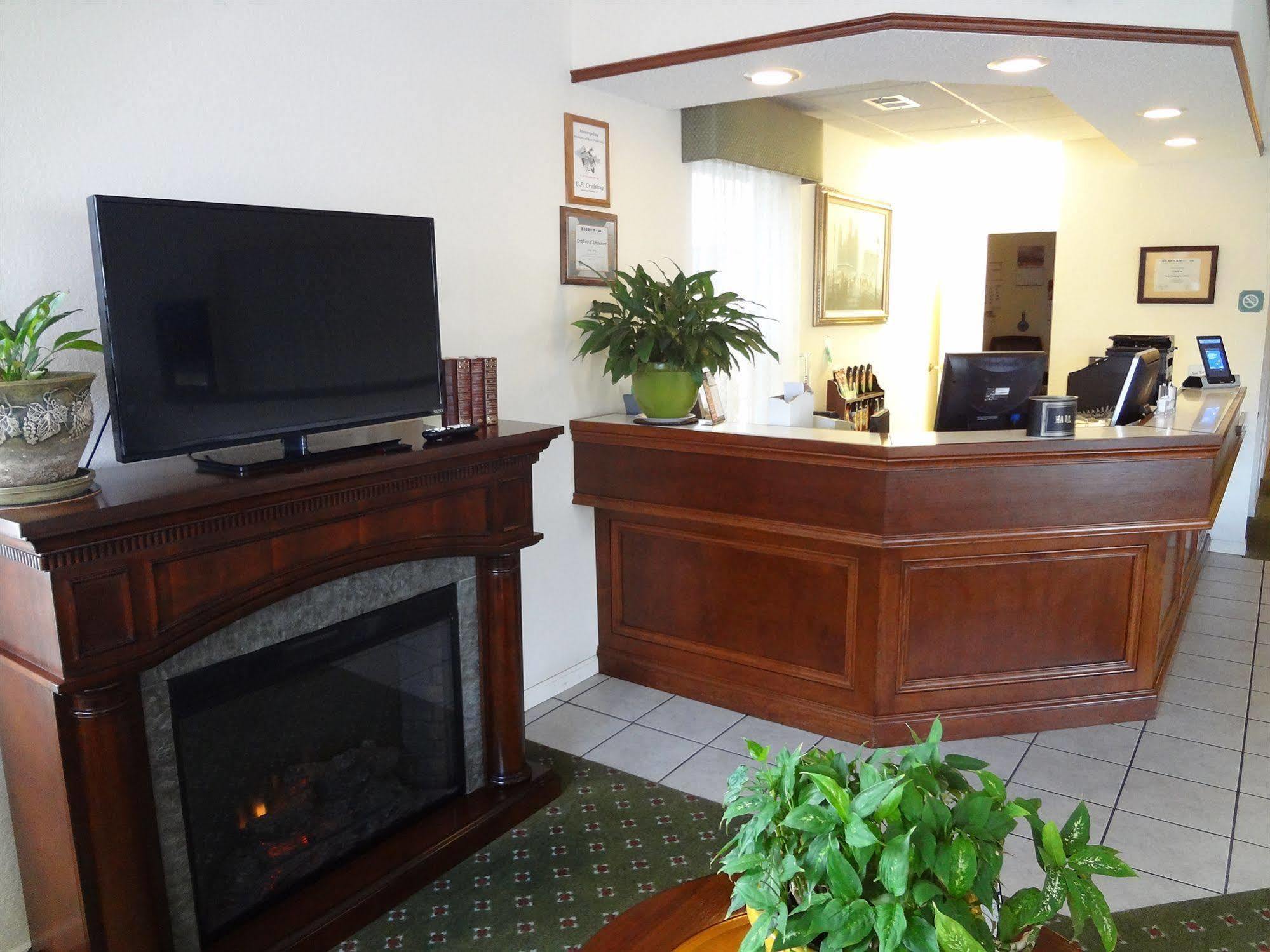 Voyager Inn Saint Ignace Kültér fotó