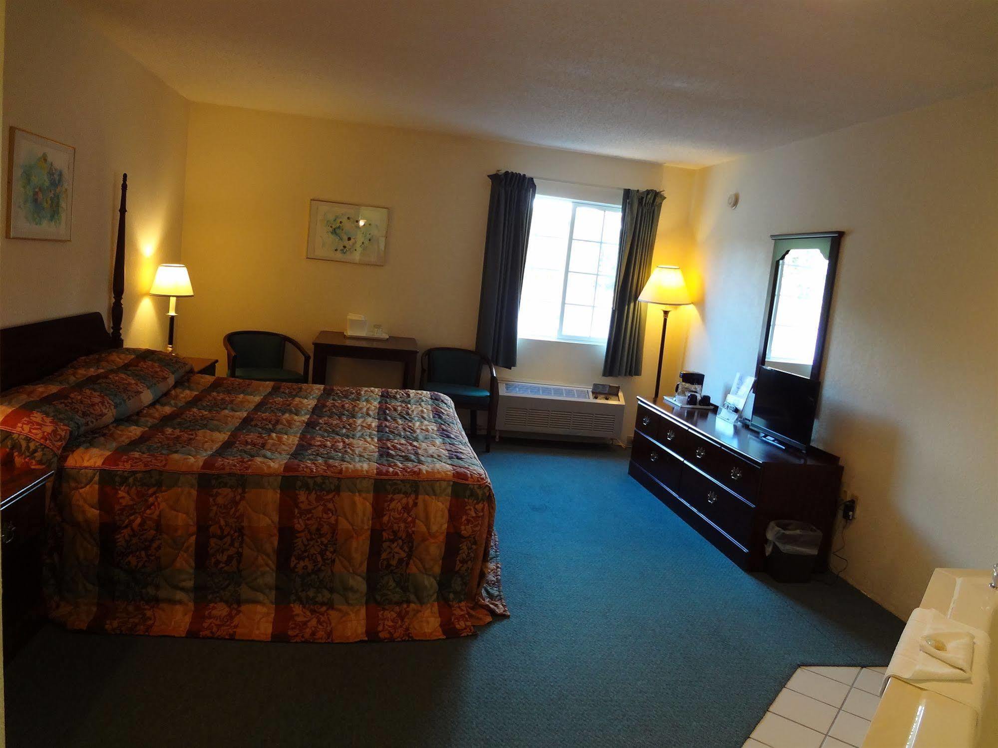 Voyager Inn Saint Ignace Kültér fotó