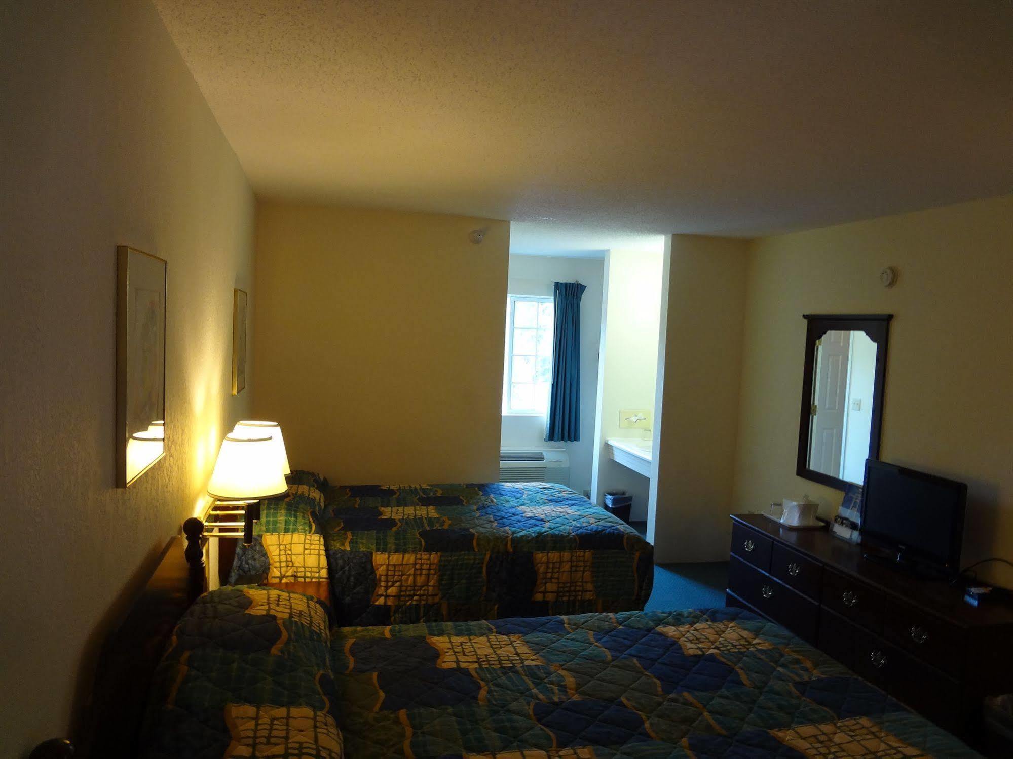 Voyager Inn Saint Ignace Kültér fotó
