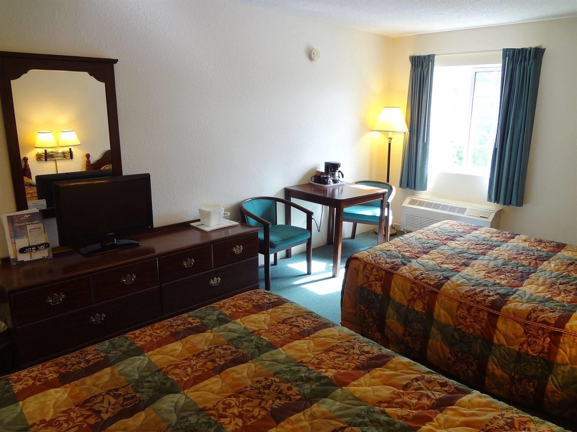 Voyager Inn Saint Ignace Kültér fotó
