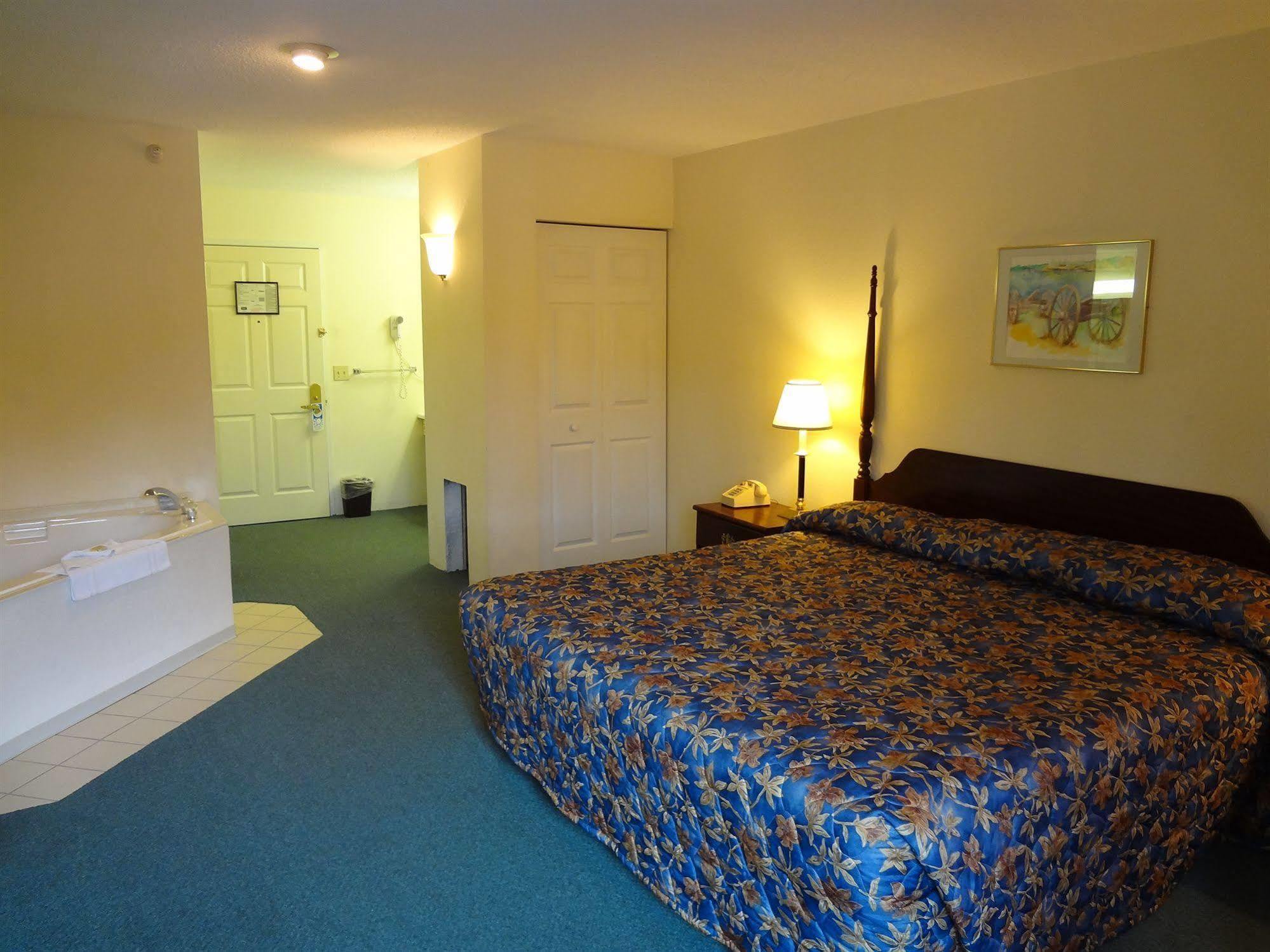Voyager Inn Saint Ignace Kültér fotó