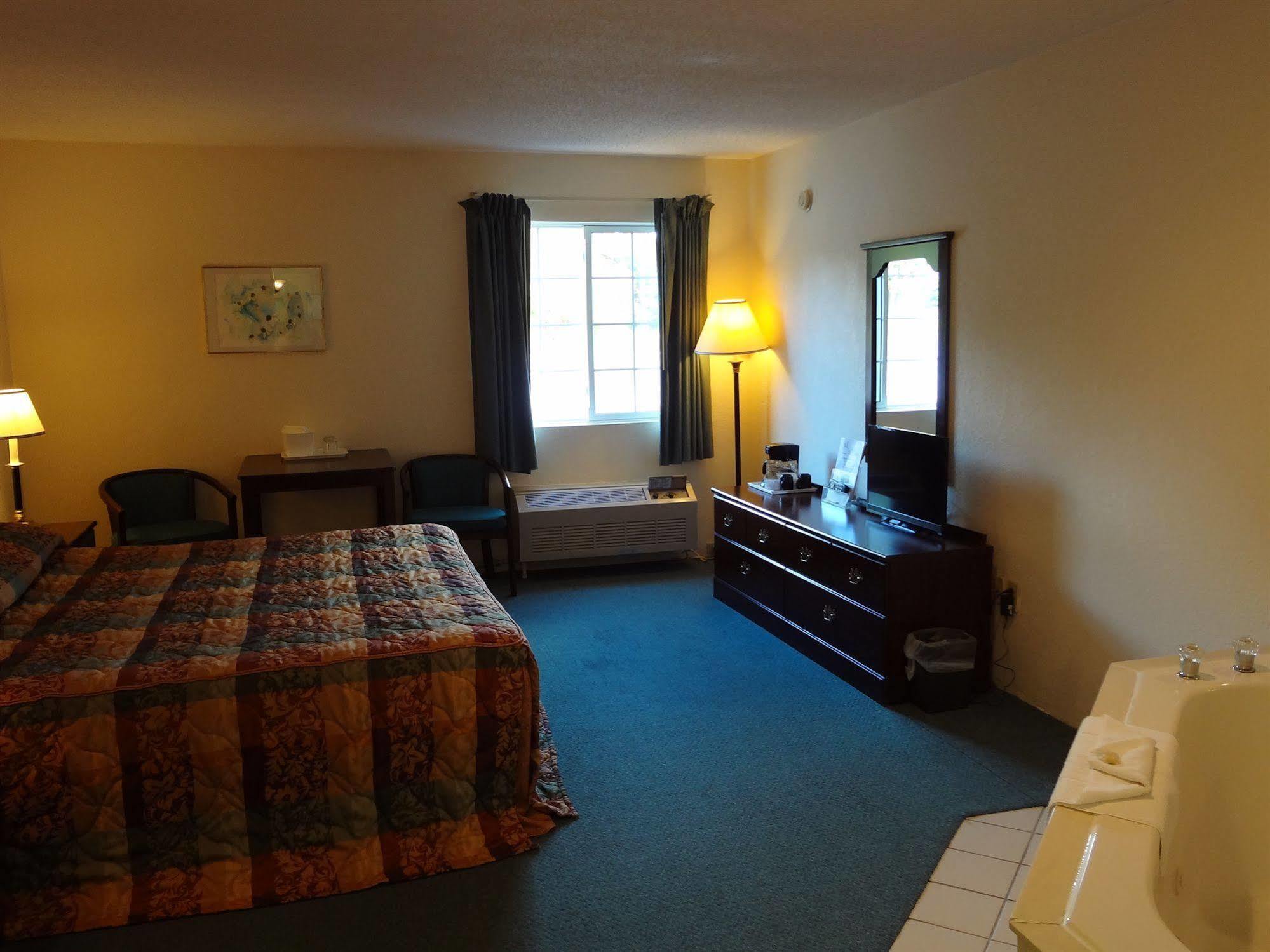 Voyager Inn Saint Ignace Kültér fotó