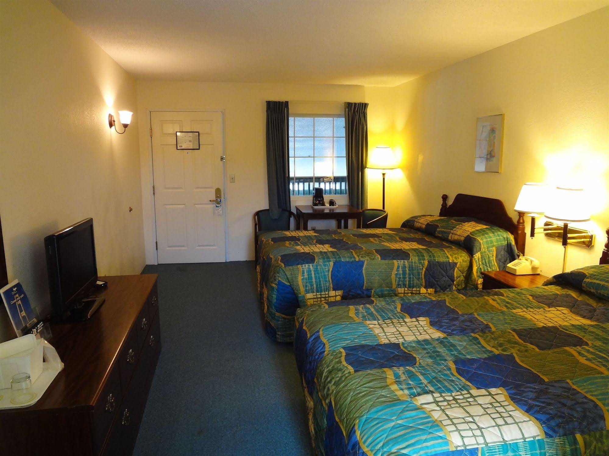 Voyager Inn Saint Ignace Kültér fotó